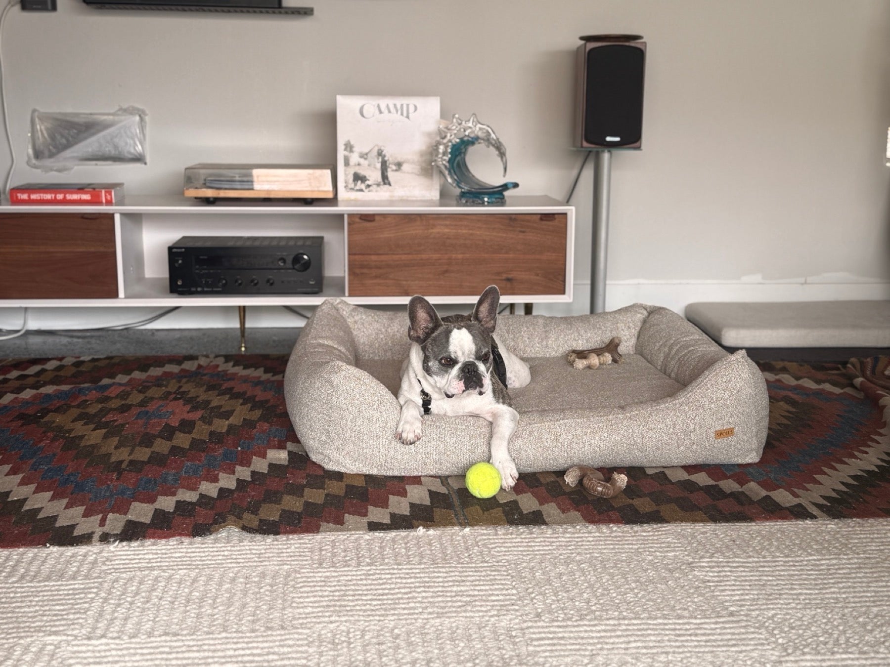 Kobe pressing into The Lounge